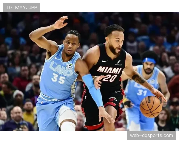 脉络：骑士队第四节坚持“双内线”传统阵容，凭借篮板优势锁定胜局